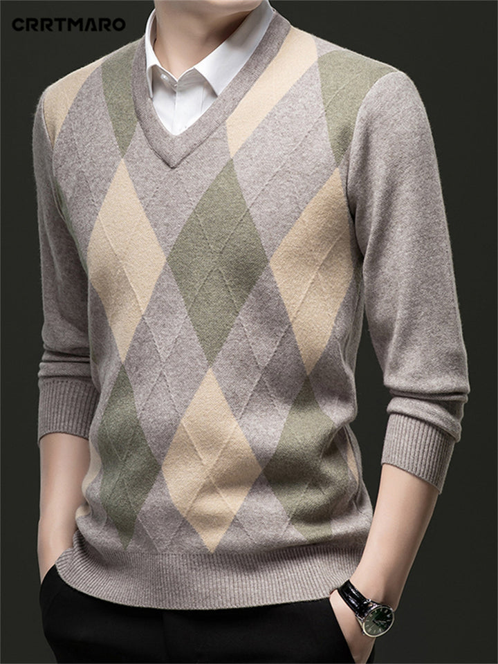 Close-up of the argyle pattern on a men's knitted jumper