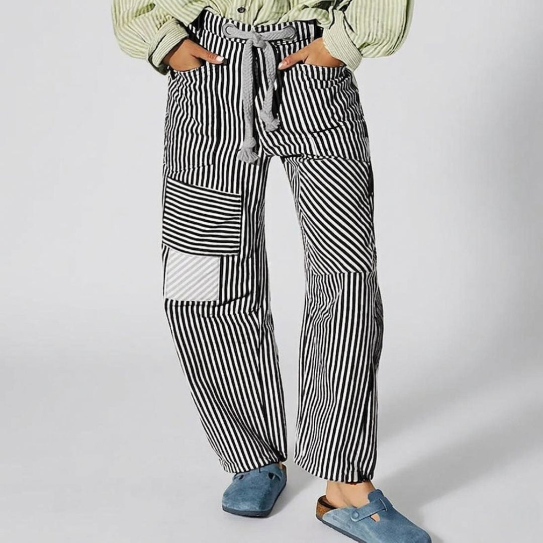 Women's relaxed fit sweatpants with wide legs and elastic waistband