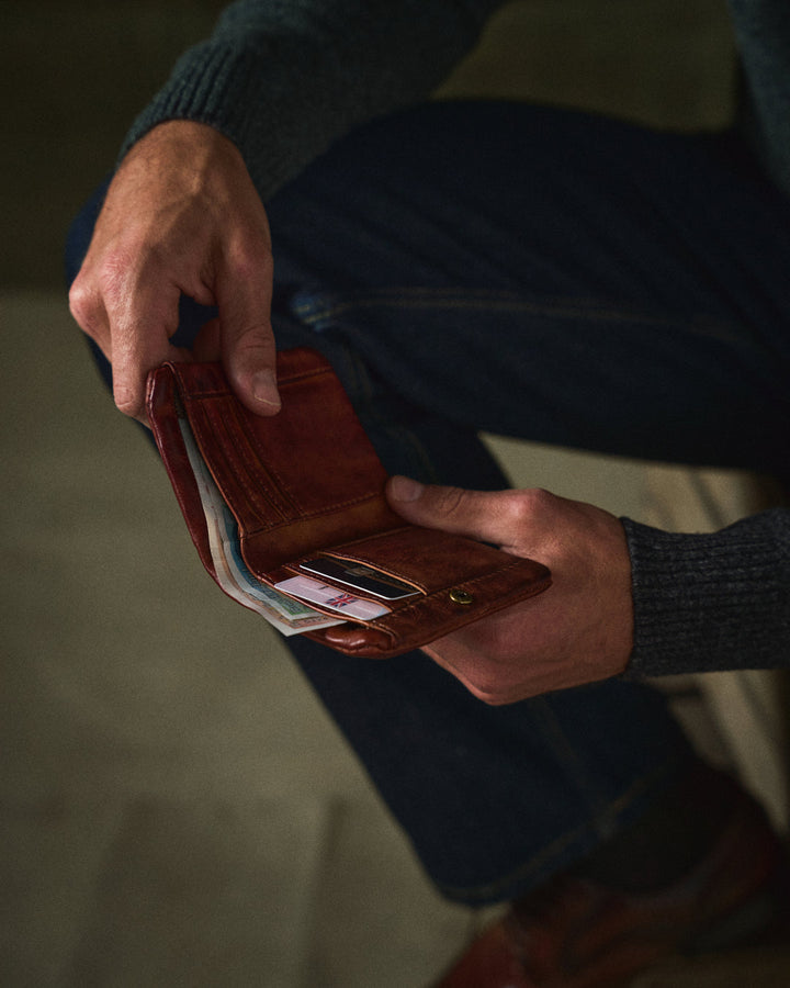 Full-Grain Leather Wallet Men's Compact Dual Closure Design