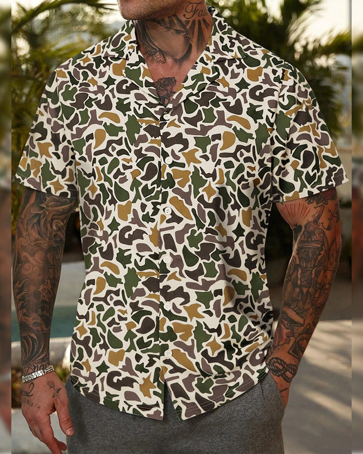 Men's short sleeve camouflage shirt in casual fit, front view