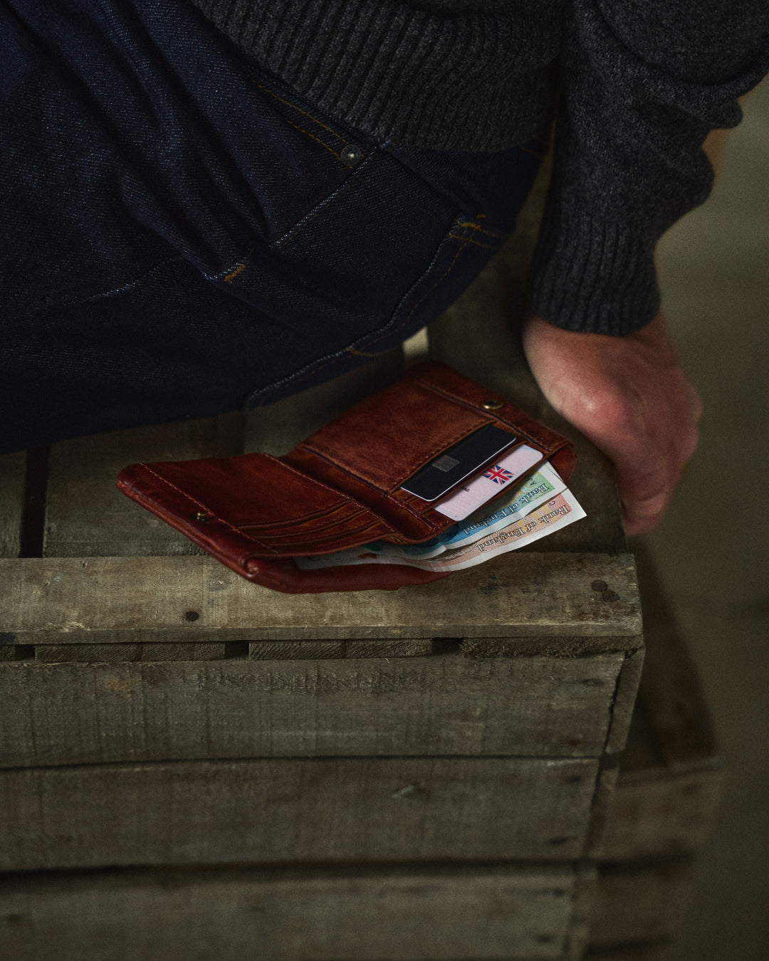 Full-Grain Leather Wallet Men's Compact Dual Closure Design