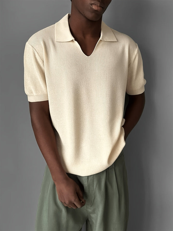 Men's polo shirt neckline with Johnny collar detail
