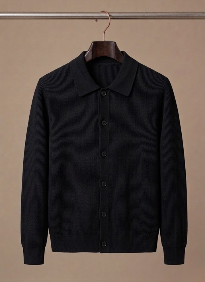 Detail view of the men's cardigan long sleeve