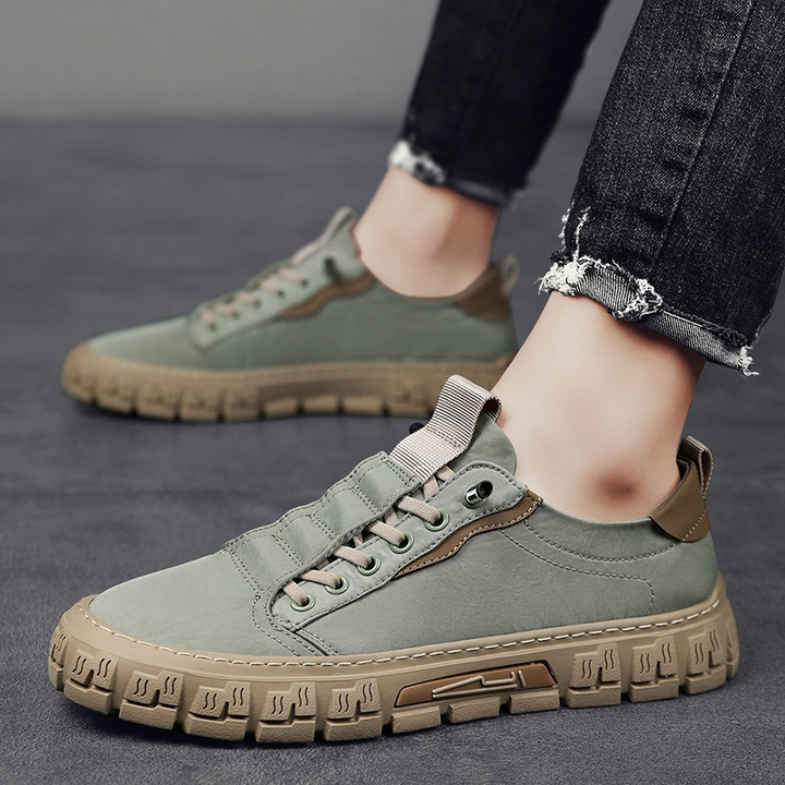 Men's casual canvas trainers displayed as a pair on a plain background