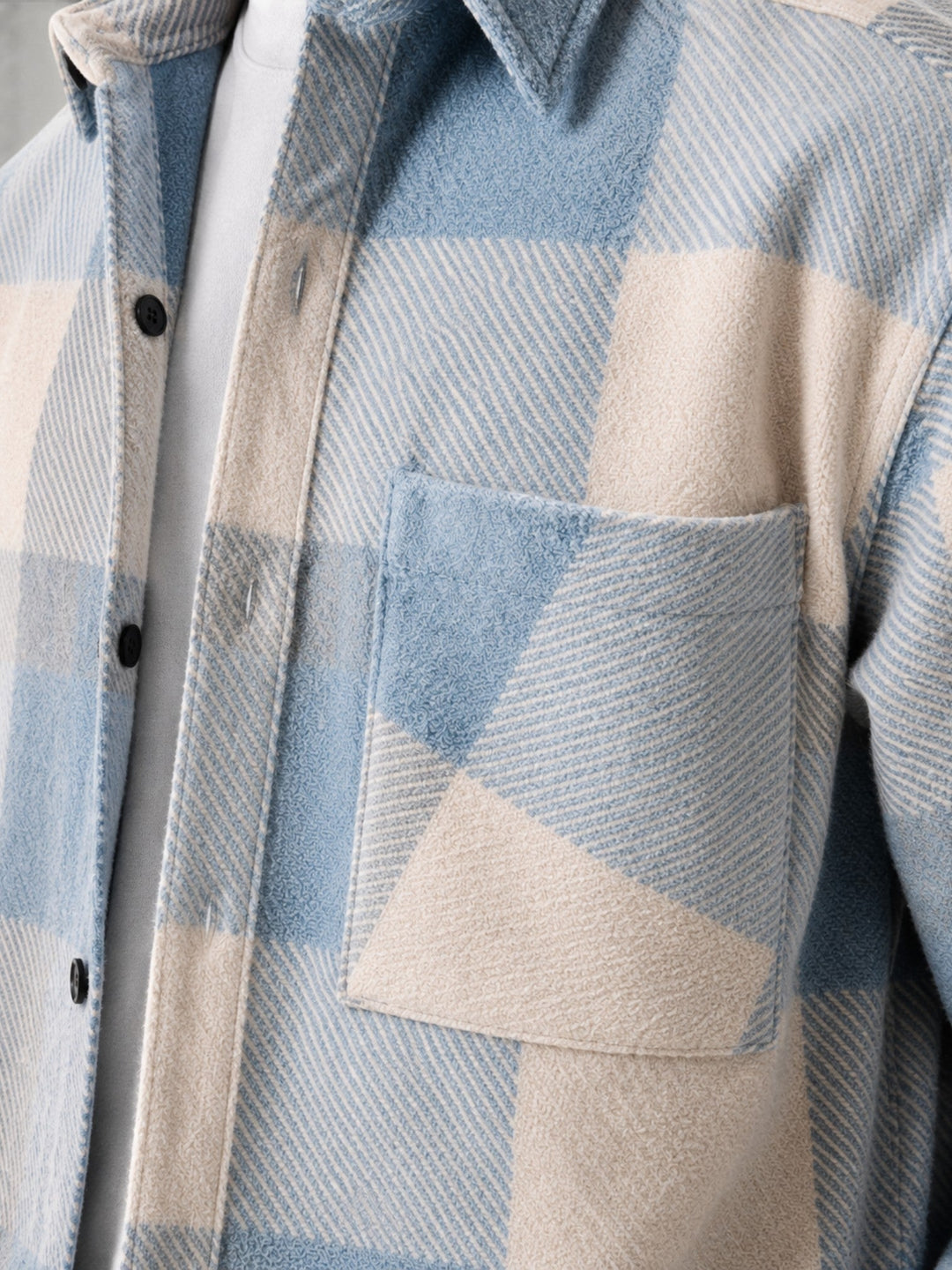 Men's long sleeve flannel shirt with collar and chest pockets