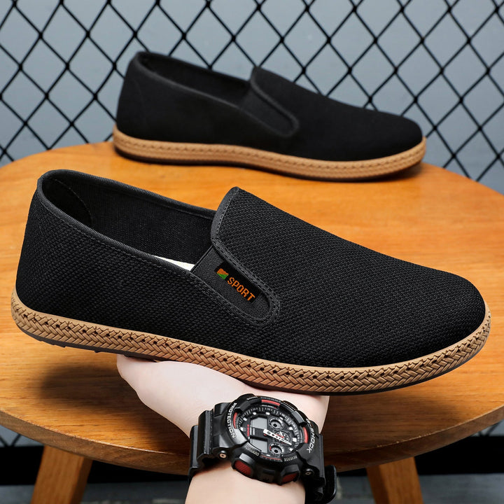Lightweight braided sole on men's breathable slip-on shoes