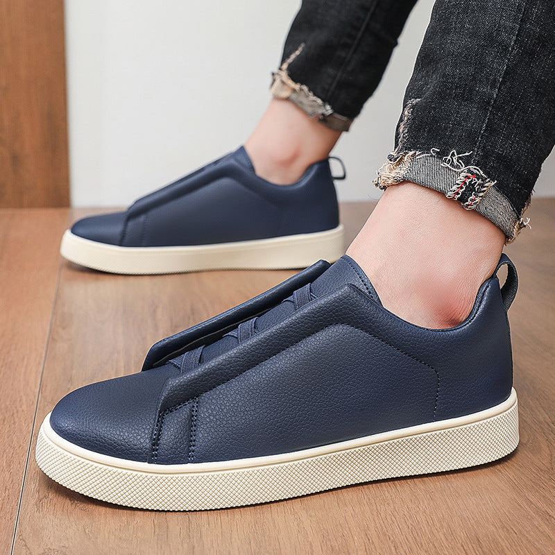 Men's leather trainers with classic lace-up fastening