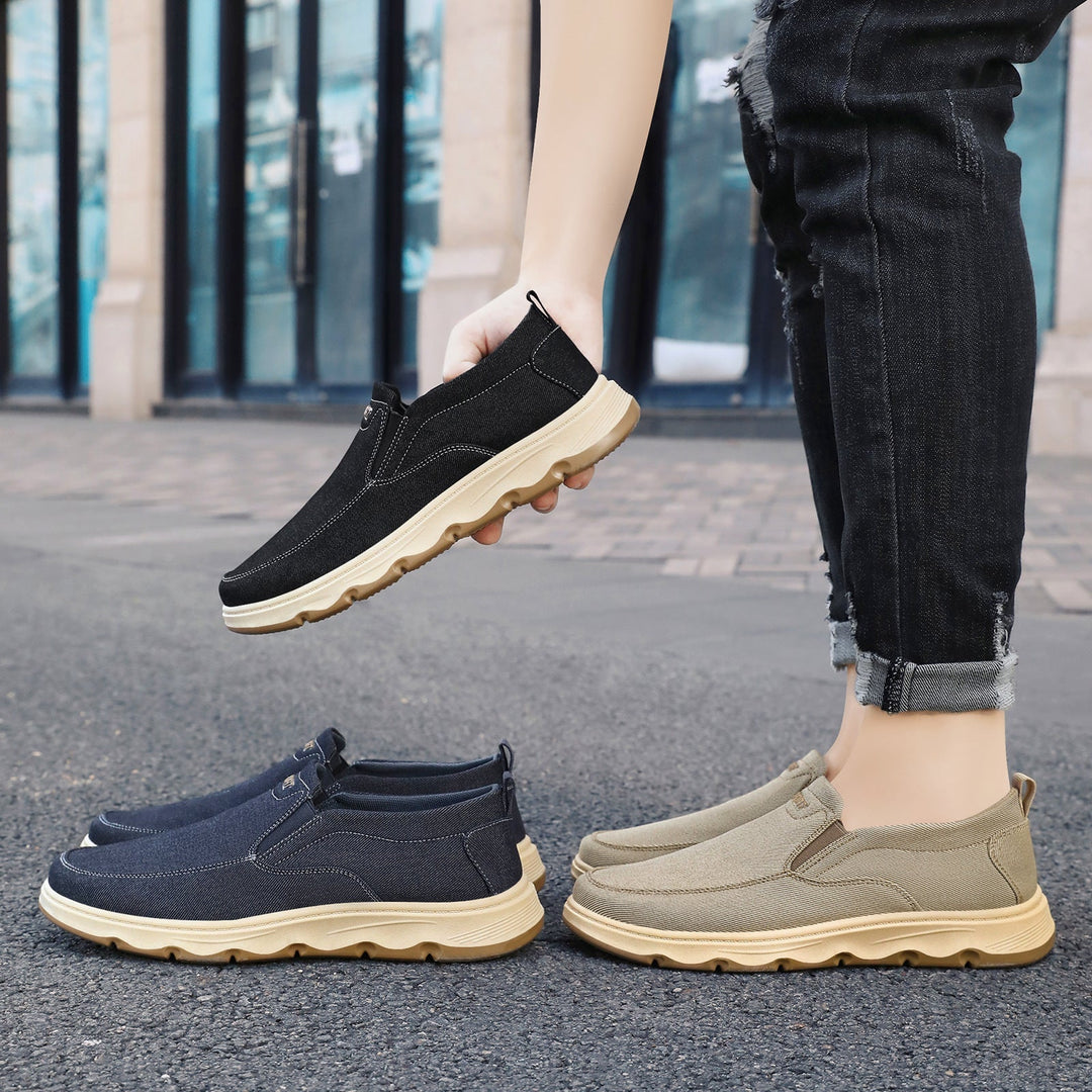 Lightweight men's slip-on trainers with a cushioned insole