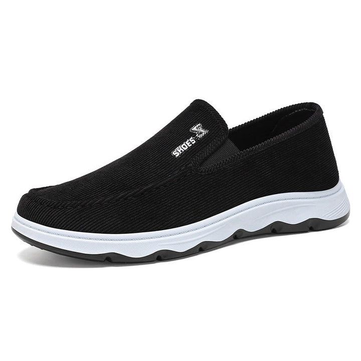 Men's casual shoes featuring a shock-absorbing EVA sole