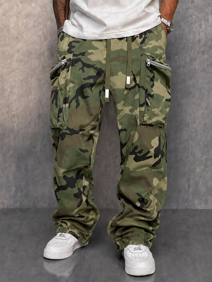 Men’s camouflage cargo trousers with a utility-inspired streetwear design