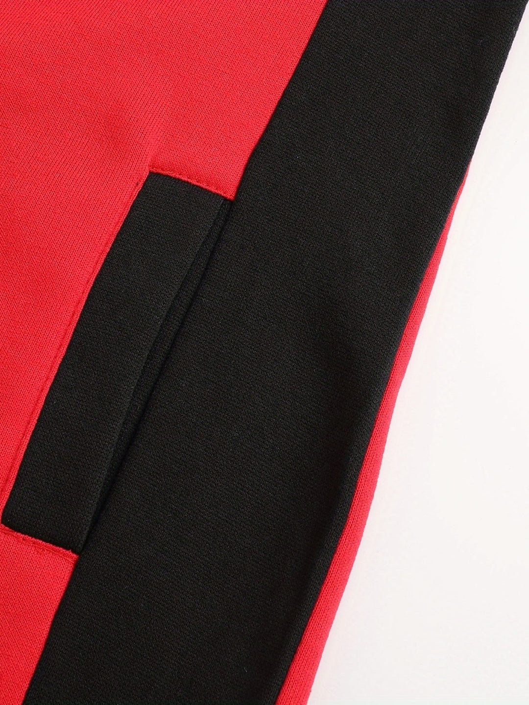 Men's sporty jacket with long sleeves and hood