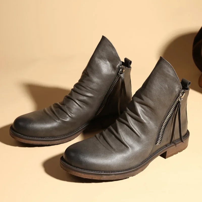 Timeless men's leather boots for versatile styling