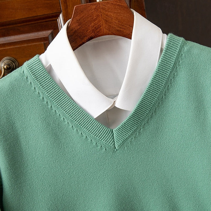 Long sleeves and fitted cuffs on a men's fine knit jumper