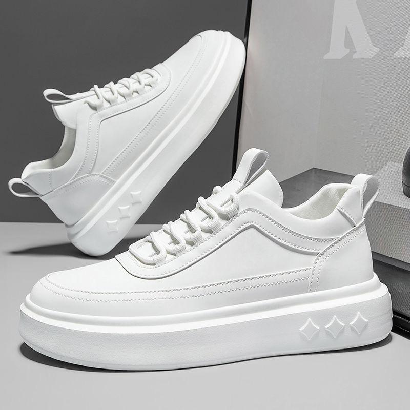 Sole detail on men's leather trainers