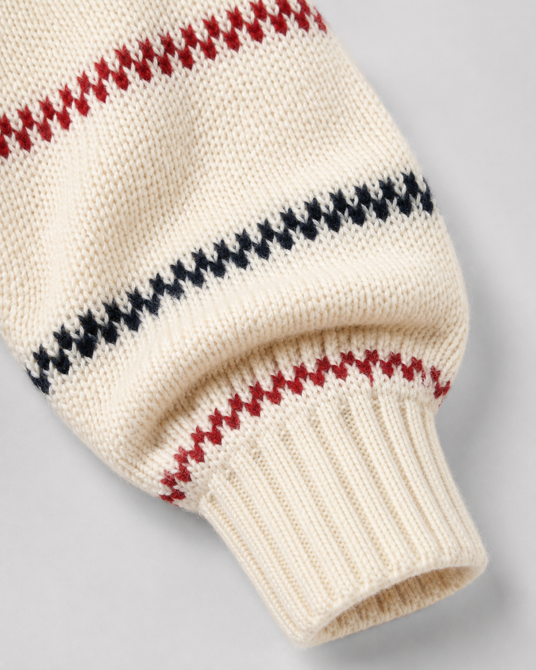 Men's jumper with a classic crew neck and striped design