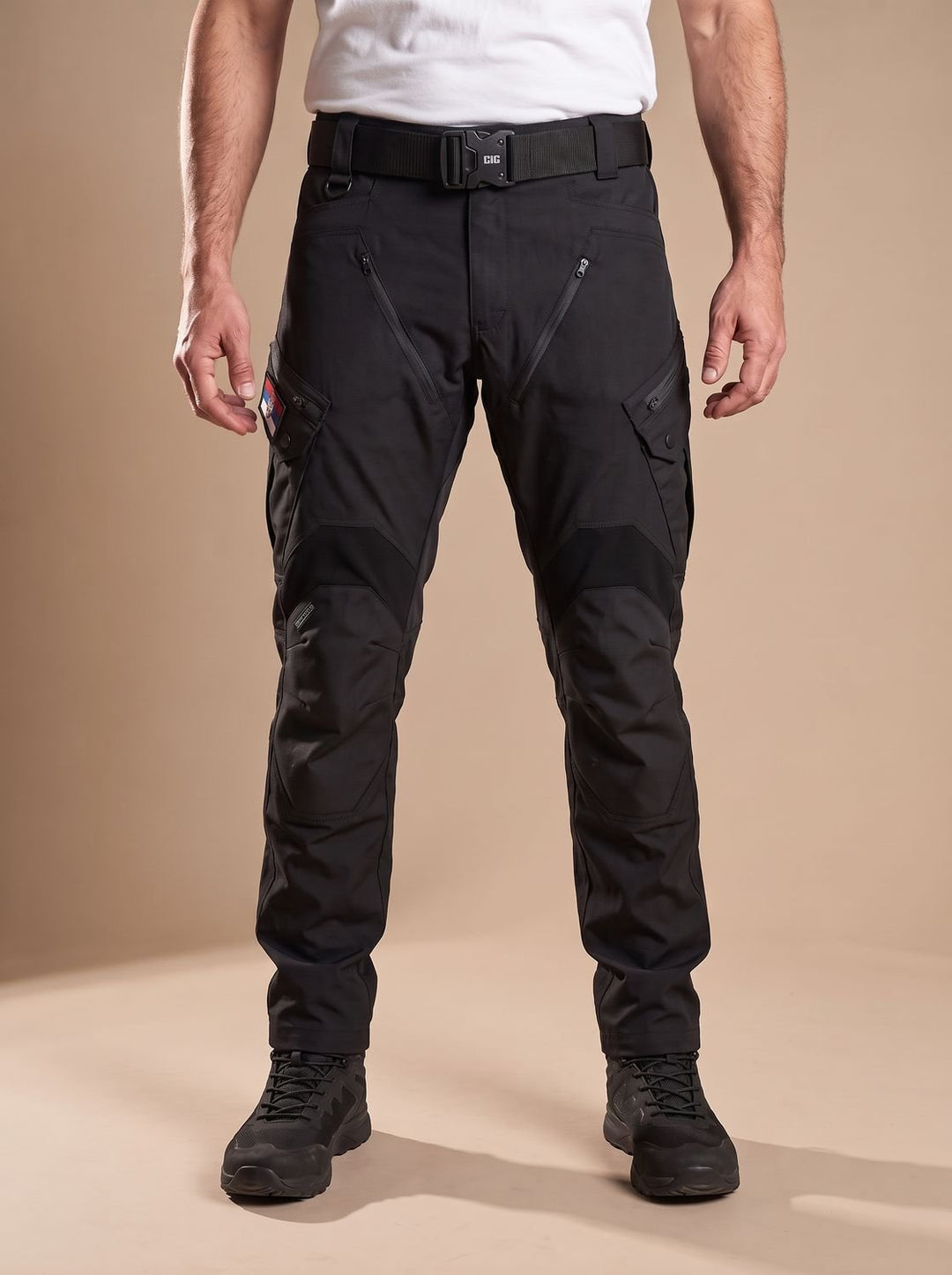 Men's tactical cargo trousers with multiple utility pockets