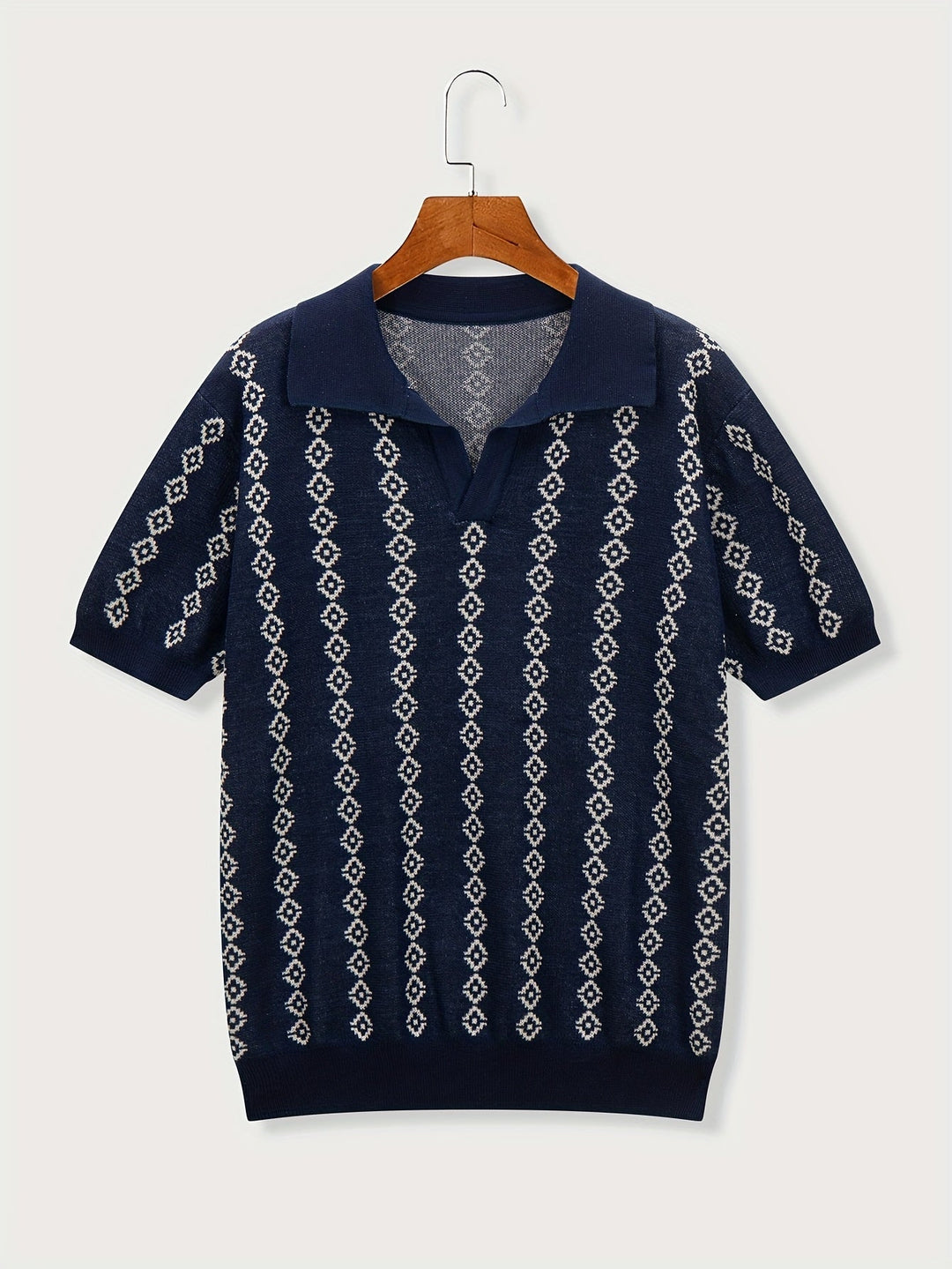 Relaxed-fit men's knit sweater for everyday wear