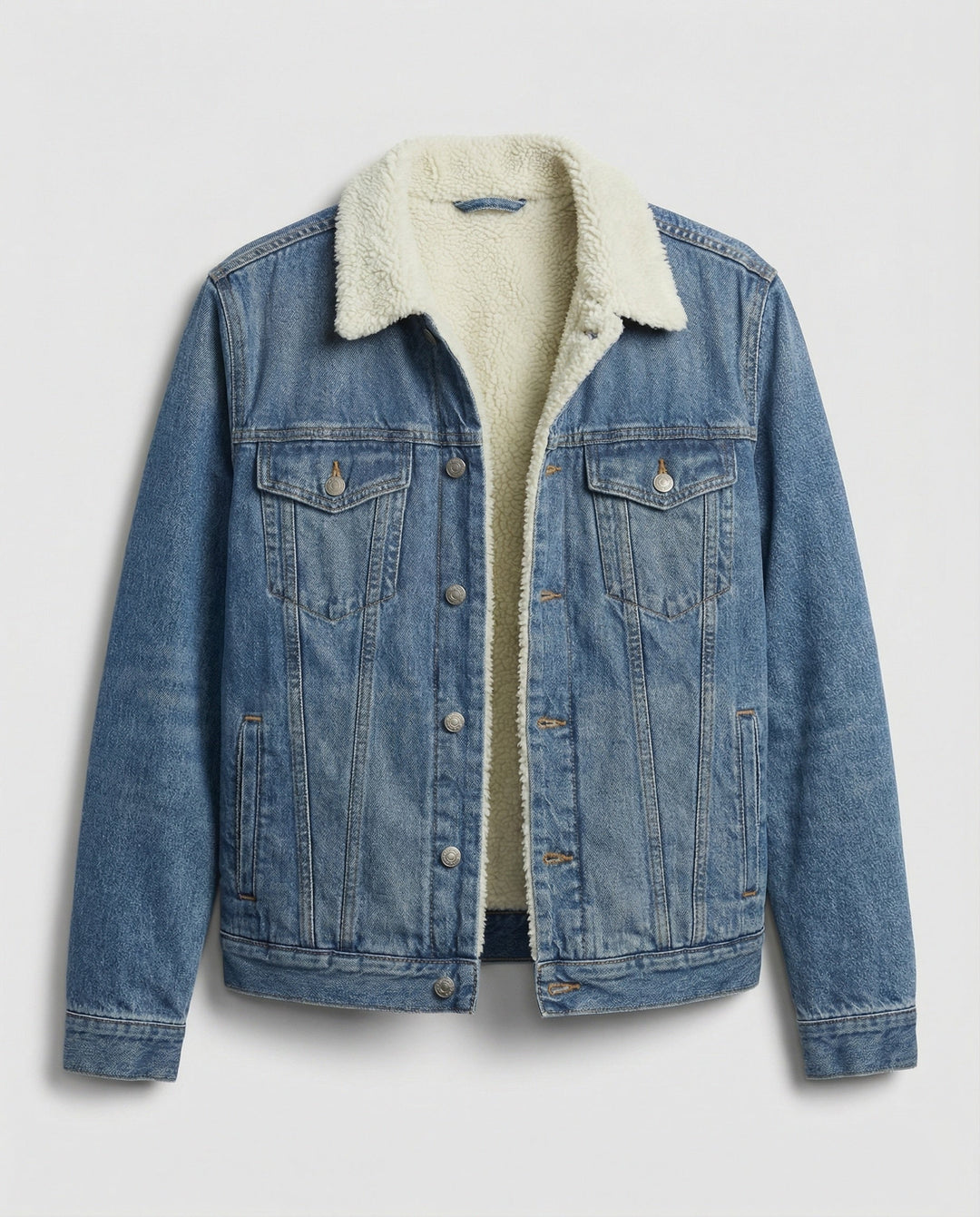 Men's denim jacket with lined sleeves and practical front pockets