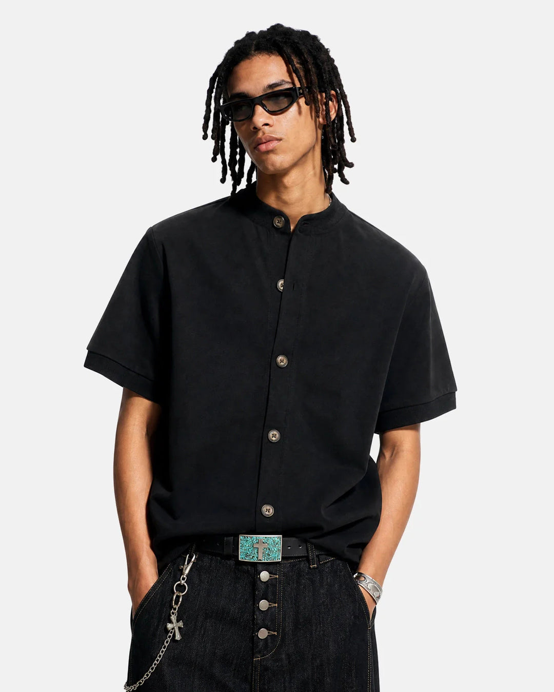 Side view of the men's short sleeve cardigan