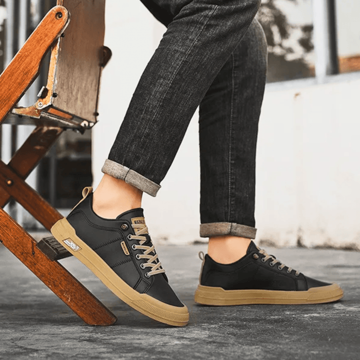 Sole detail of men's leather low top trainers